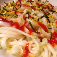 Snapdishの料理写真:冷やし稲庭うどん
シラチャーソースとのりたまふりかけトッピング|Takashi Nakazawaさん