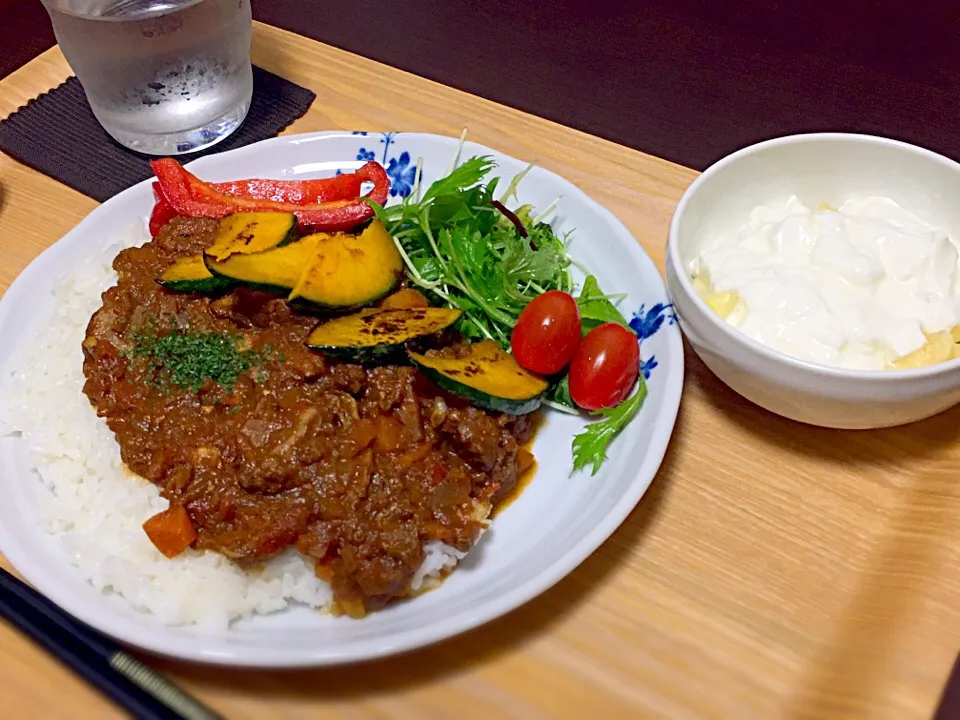 野菜カレーとりんごヨーグルト #野菜カレー#チキンカレー#スパイスから#カレー2日目#男子ごはん|yuukiさん