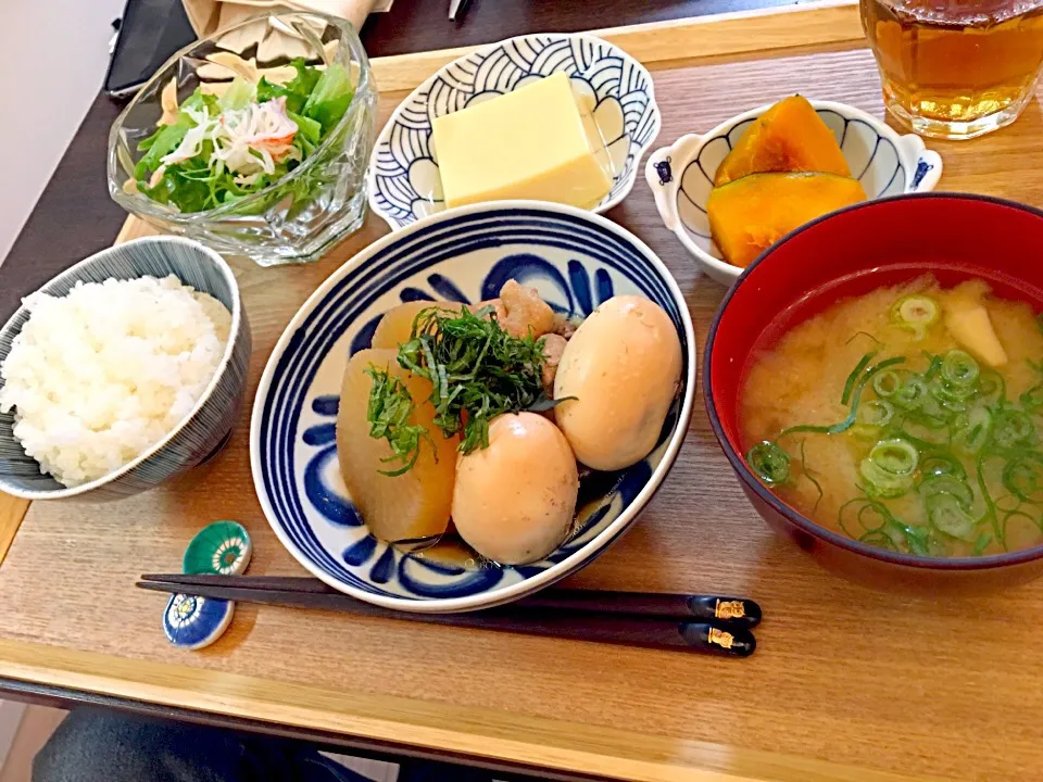 大根と鶏肉卵の煮物

ヤマサ昆布つゆを薄めて煮るだけ‼︎|NAKATAさん