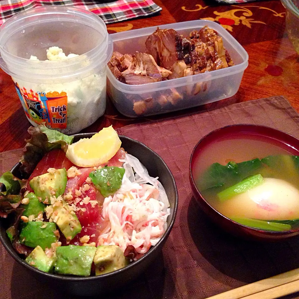 今日の晩御飯(๑´ڡ`๑)
アヒポキ丼とお雑煮(((*≧艸≦)ﾌﾟﾌﾟｯ
焼豚とポテサラ|ちゃたままさん