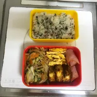 Snapdishの料理写真:#しぇい飯 #明日の弁当 
しそご飯、肉野菜炒め、卵焼き、チーズインハンバーグ、ハム|しえいさん