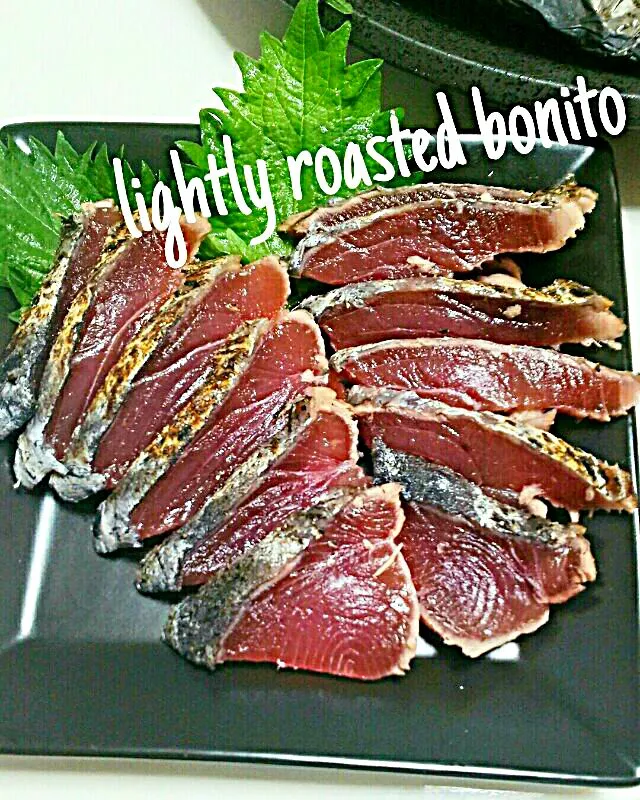 Lightly roasted #bonito Japanese cuisine #鰹のたたき #おうちごはん #うちごはん #fish #酒のつまみ|まめさん