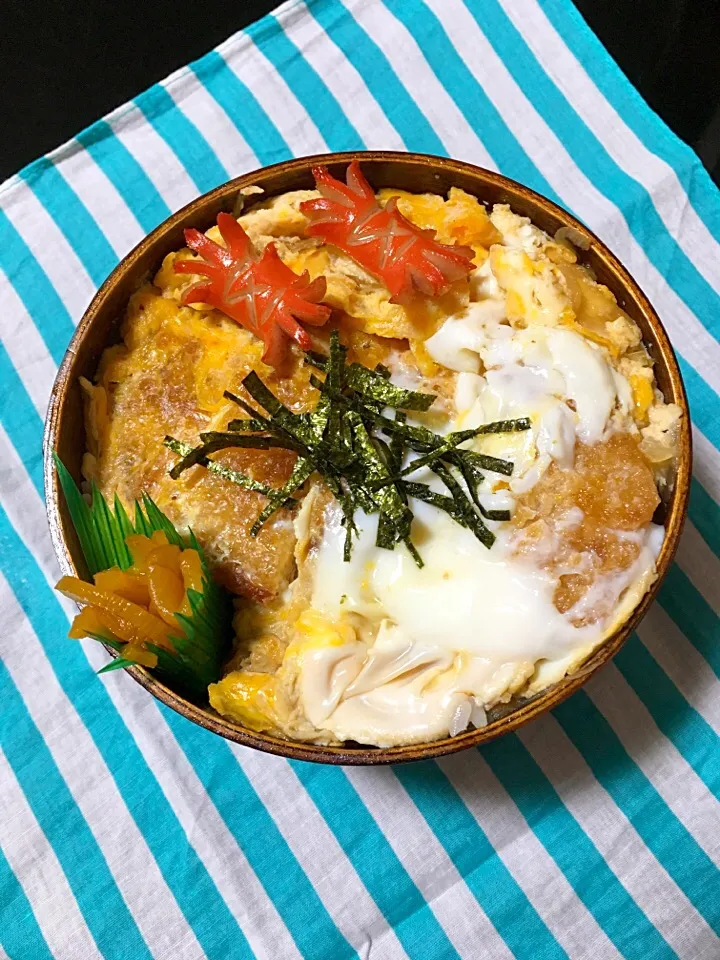 今日のお弁当は唐揚げ‼︎の予定だったけど御要望によりカツ丼弁当。

愛され弁当のカツ丼
今日は卵が固くなりすぎちった。
ま、暑くなってきたし👌かな(笑)










稲城|にゃおさん