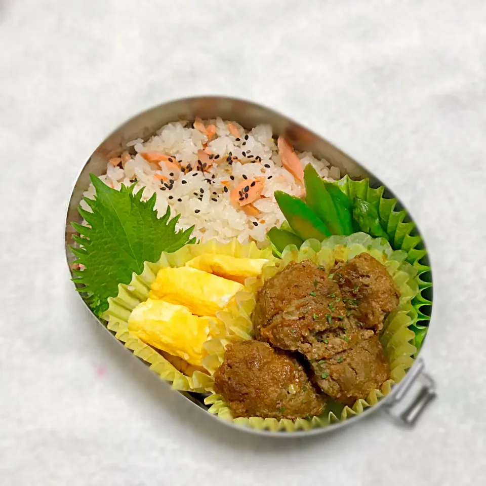 紅鮭ごはん
ハンバーグ
玉子焼き
アスパラの醤油炒め|Juneさん