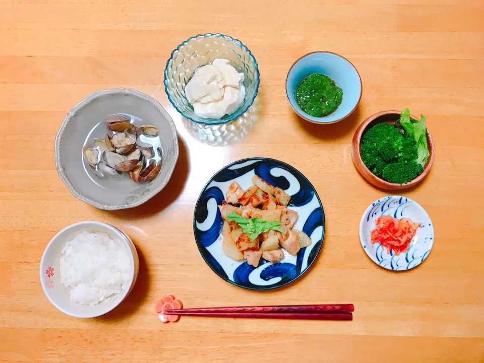 Snapdishの料理写真:夕ごはん
鶏肉と山芋の甘辛煮
あさり汁|ちゃみこさん