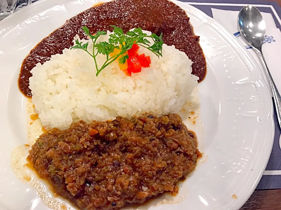 ビーフとハーブのカレー✨ハーフ&ハーフ|emiさん