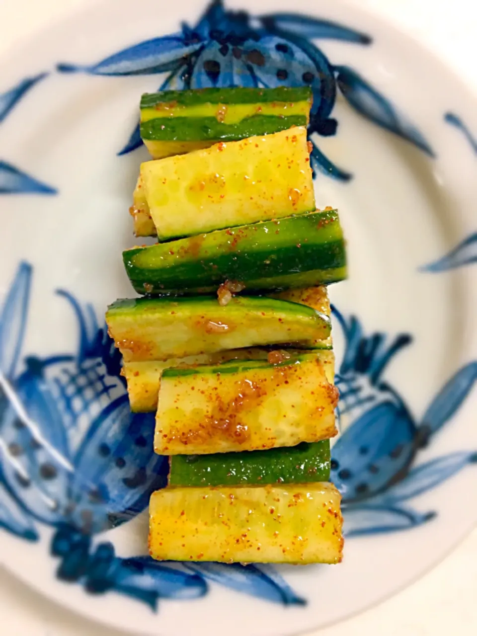 Snapdishの料理写真:#キュウリ🥒甘辛漬け
#キュウリ #ニンニク #粉唐辛子 #生姜 #ハチミツ #ごま油 #醤油 
#ツマミ飯|Fuyucoさん