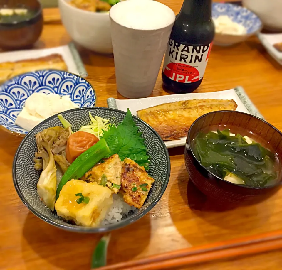 ばんごはん。
昨夜ののこりもん、色々のっけ丼😁|なかじー。さん