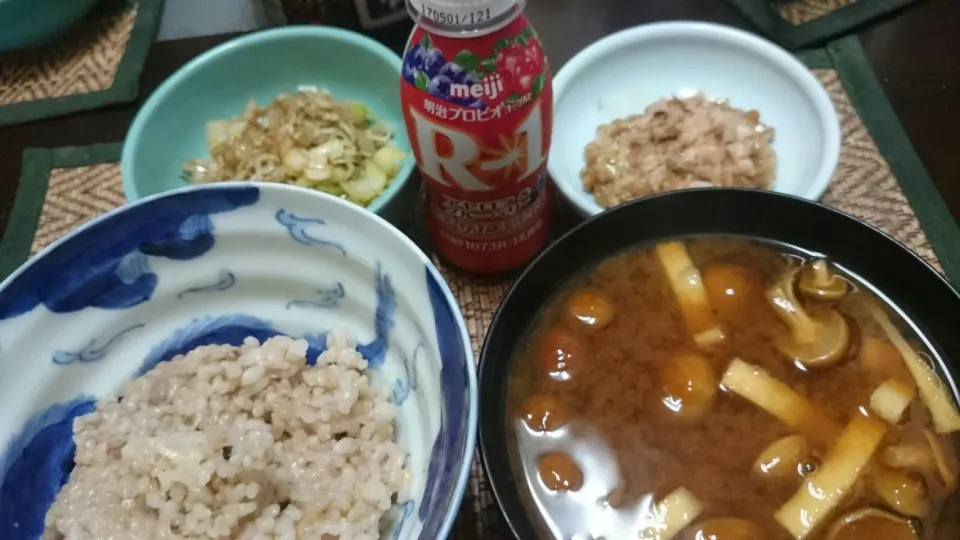 Snapdishの料理写真:しらすとネギの炒め＆納豆＆なめこの味噌汁|まぐろさん