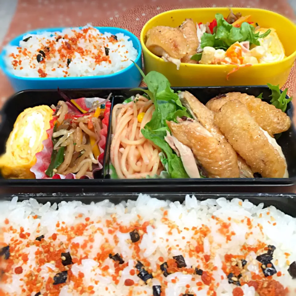 Snapdishの料理写真:今日のお弁当♡手羽先の塩焼き＊卵焼き＊たらこスパ＊五目きんぴら|♡I u♡さん