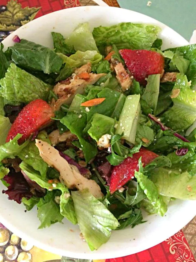 Snapdishの料理写真:Market Salad from Chic Fil A 🥗 #Salad #Fruit #Vegetable #Chicken #Healthy #Snack/Teatime 🥗|Alisha GodsglamGirl Matthewsさん