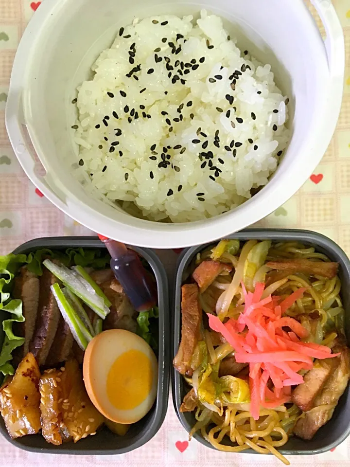 Snapdishの料理写真:4月20日息子弁当
豚ロースの紅茶煮 ゆで卵
さつま揚げの甘煮
焼きそば|オリーブさん