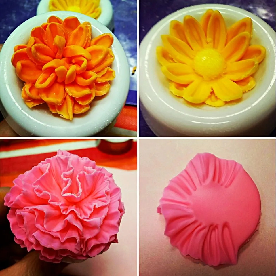 Snapdishの料理写真:Making more fondant flowers for my cake next week.|Jihollandさん