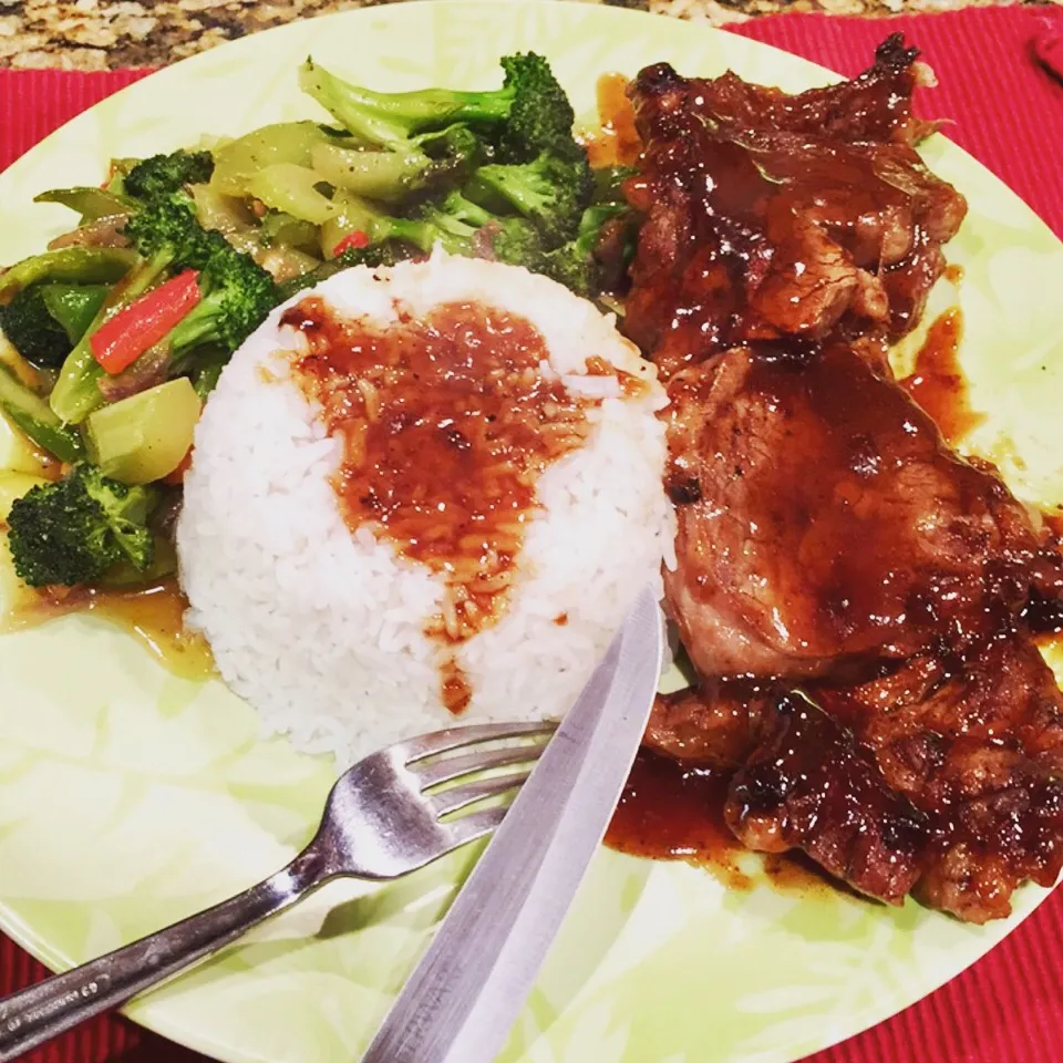 Dinner is served. Ribeye Steak with gravy and vegetables 🥒 medley|Alma's Home Kitchenさん