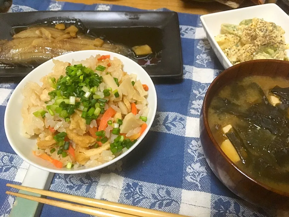 Snapdishの料理写真:朝ごはん★カレイの煮付け、スナップエンドウとゆで卵のサラダ、筍ごはん、みそ汁|ハルさん