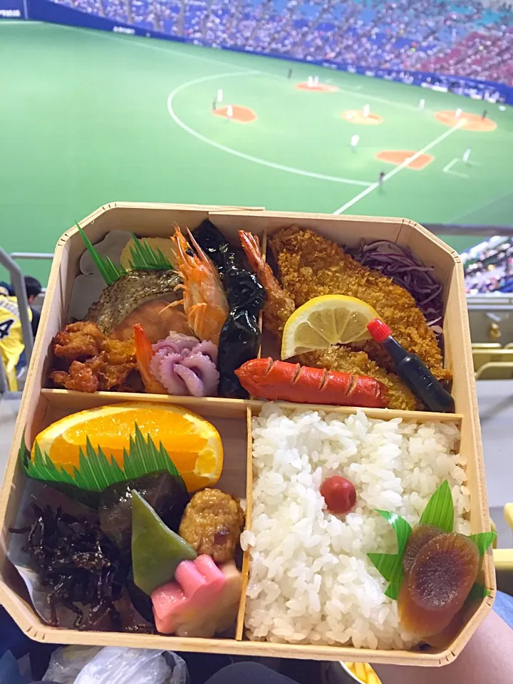 Snapdishの料理写真:ナゴヤドーム ホームラン弁当|Yummy worldさん