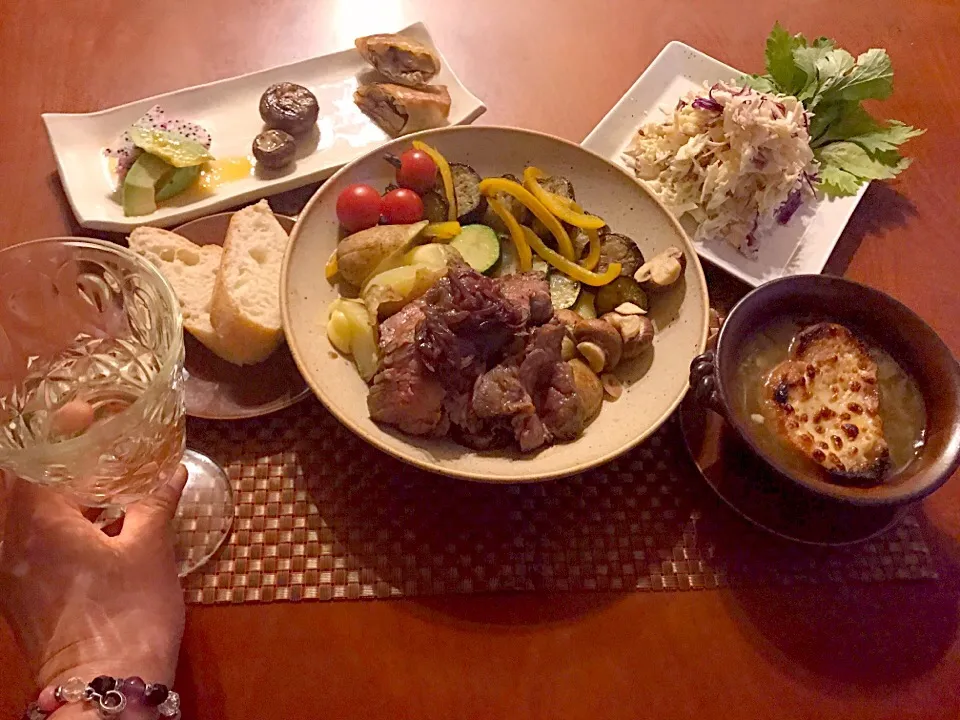 Snapdishの料理写真:Today's Dinner🍴前菜･ｵﾆｵﾝｸﾞﾗﾀﾝｽｰﾌﾟ･林檎とｾﾛﾘのｻﾗﾀﾞ･ﾛｰｽﾄﾋﾞｰﾌ ｼﾞｬｹｯﾄﾎﾟﾃﾄ添え|🌈Ami🍻さん