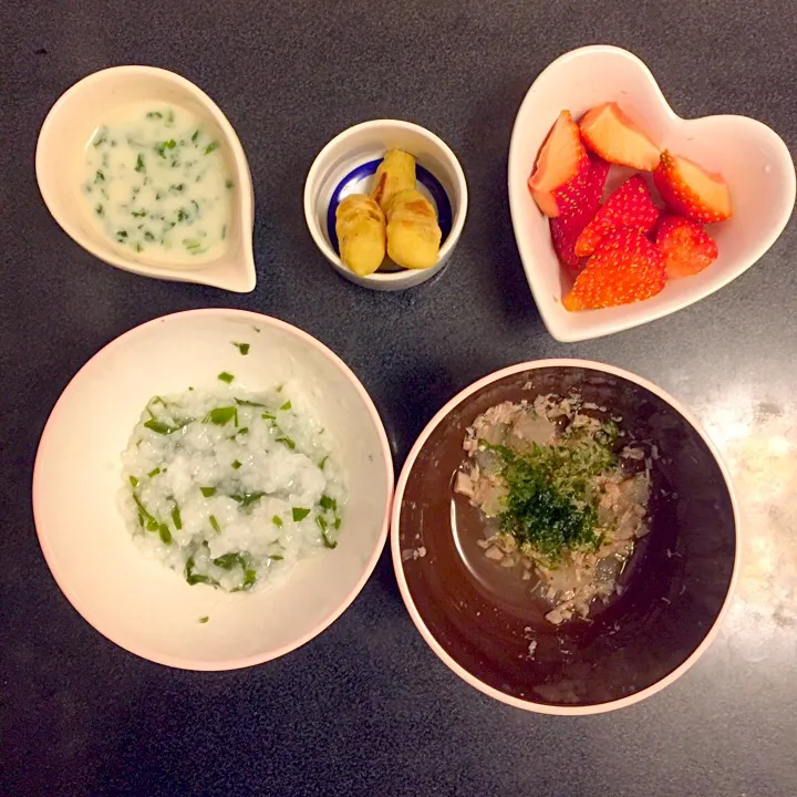 離乳食 夜
・ワカメ粥
・大根とマグロの煮物 青のり風味
・さつまいもきな粉のおやき
・小松菜のソイミルクスープ
・いちご|ぺろたんさん