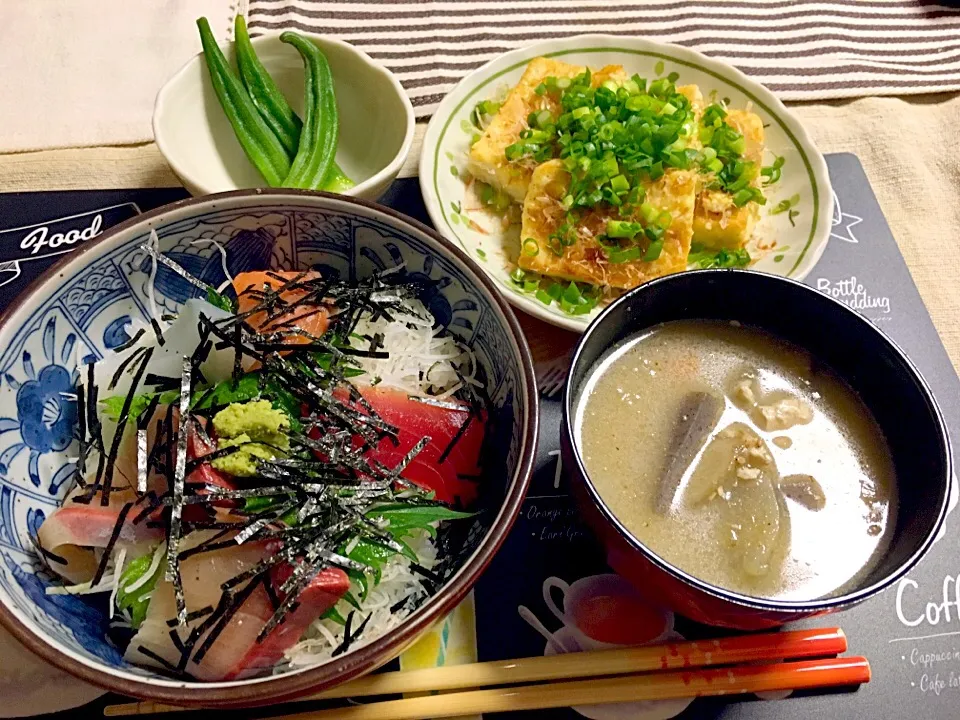 海鮮丼、豆腐ステーキ、塩茹でオクラ、けんちん汁(*^｡^*)|ライムさん