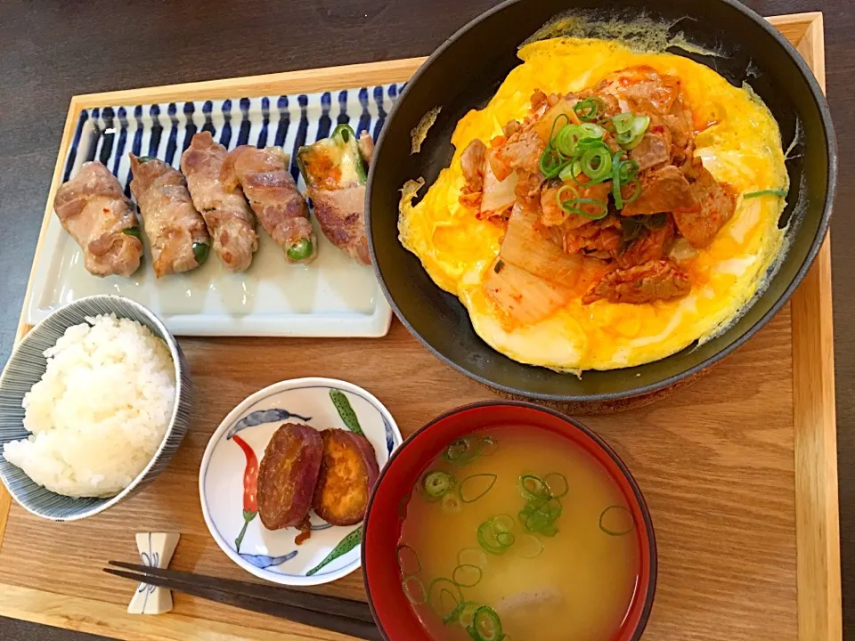 Snapdishの料理写真:さつまいも煮   ピーマンのチーズ肉巻き   豚キムチ   味噌汁|NAKATAさん