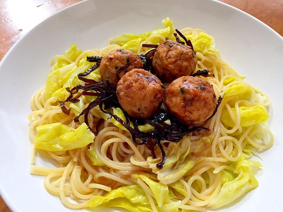 私1人の昼ご飯は簡単にσ(^_^;)
春キャベツと梅のスパゲッティ|ルドルフさん