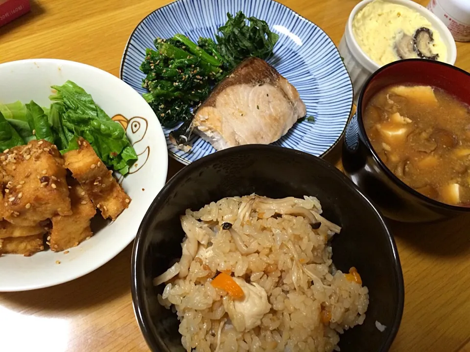 厚揚げの味噌絡め、ぶりの塩焼き、菜の花の胡麻和え・大葉添え、茶碗むし、炊き込みご飯|いちごさん