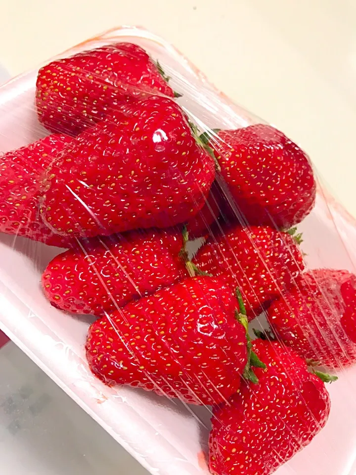 イチゴ🍓|Yurie@さん