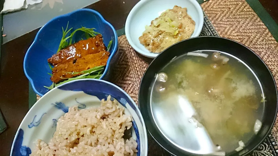 Snapdishの料理写真:秋刀魚の蒲焼き＆納豆＆シメジの味噌汁|まぐろさん