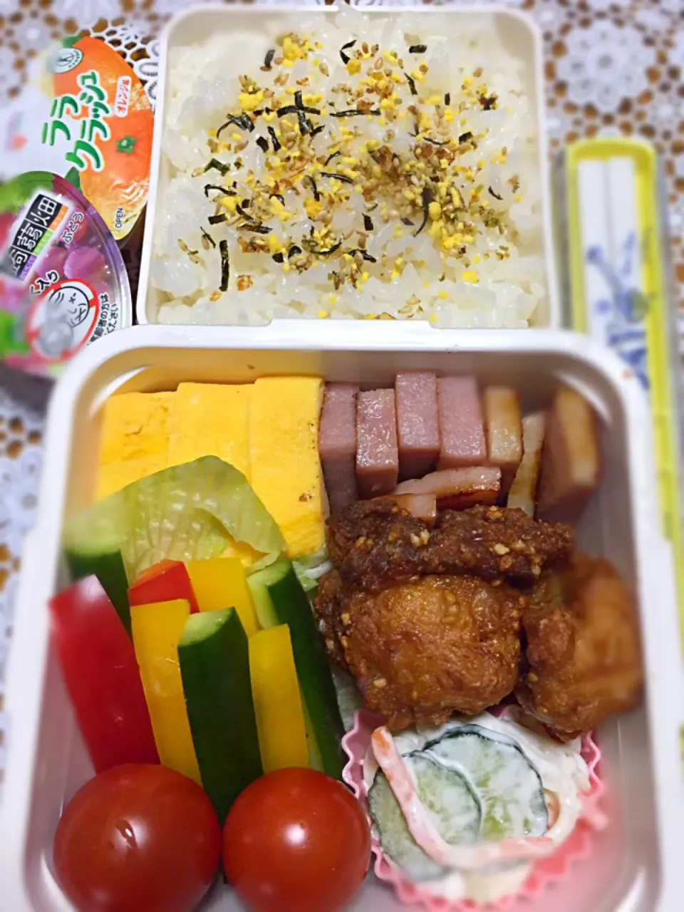 4月21日 野菜スティック･唐揚げ弁当🍱( ･ᴗ･ )⚐⚑|かよっぺさん