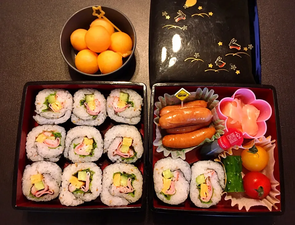 お弁当🍱 
#巻き寿司 #寿司 #お弁当 #lunchbox #lunch #japanesefood #japanese #food #fruit#vegetables|sirakorn owadaさん