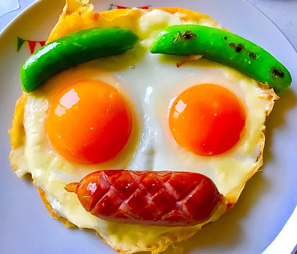 Snapdishの料理写真:おはよぅ💖🌞カリカリチーズの目玉焼き🍳|みうのすけさん