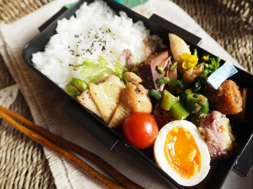 今日のお弁当🍱   レモンペッパーチキン🐔半熟味噌卵🐣がオススメ|minさん