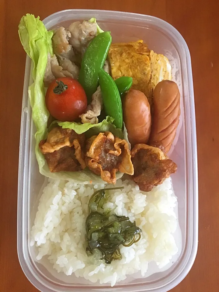 4月21日☁️  お嬢弁当🎶
✳︎✳︎✳︎ セセリの塩炒め  揚げしゅうまい  玉子焼き  ウィンナー  スナップエンドウ  プチトマト ✳︎✳︎✳︎|みゆさん