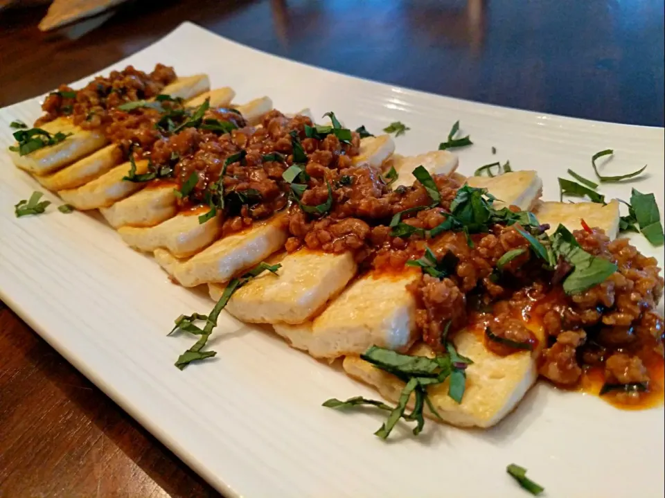 pan fried tofu with basil chili meat sauce|William Tanさん