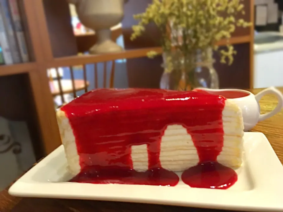 Strawberry crepe cake|Issara. 🍴さん