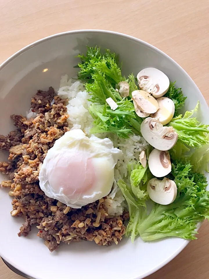 めぐぴょんさんの料理 台湾風きのこそぼろ丼を大豆のお肉ミンチでヘルシーに🍄|SnapdishJPさん