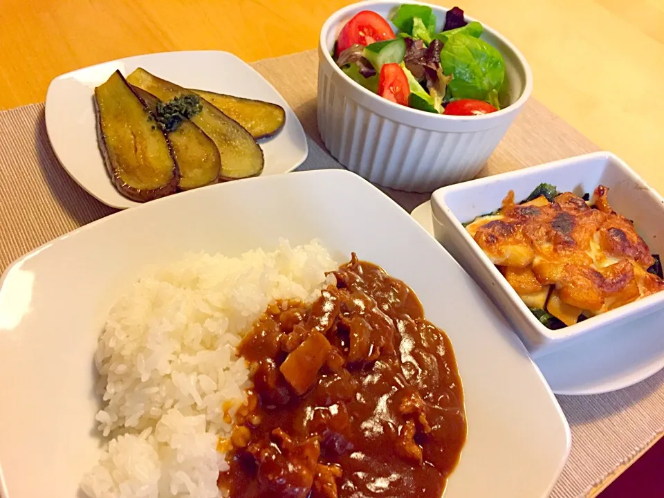 ハヤシライス・ナスの照り焼き・ほうれん草とたけのこのチーズ焼き・サラダ|maronyaさん