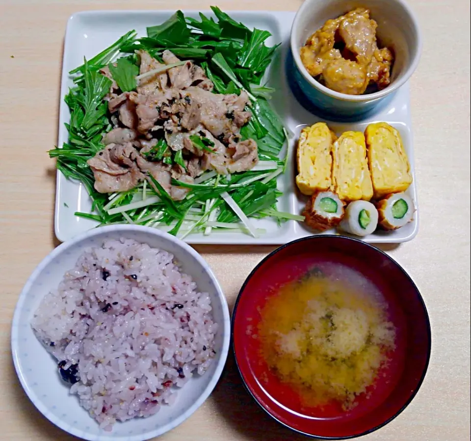 Snapdishの料理写真:4月18日　梅しそ豚しゃぶ　水菜　お弁当のおかず　お味噌汁|いもこ。さん