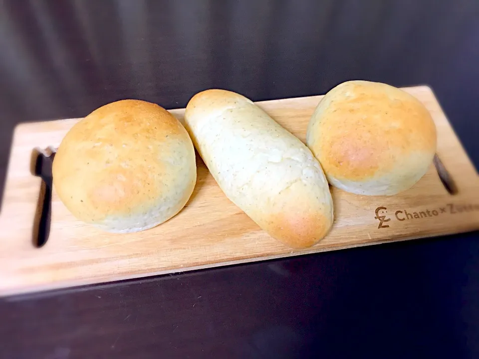 全粒粉入りのチョコクリームパンとコッペパン🥖|ゆだともさん