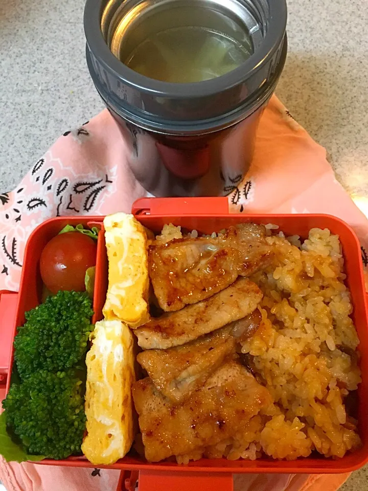 ☆4/21今日のお弁当☆〜朝、投稿し忘れた(^_^;)〜混ぜご飯に焼肉乗せ、だし巻き卵とサラダ添え〜中華スープ付き〜あったかくなったから、汁物は今日でしばらくお休み(๑˃̵ᴗ˂̵)|Satokoさん