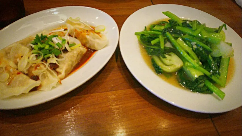 Spisy Gyoza and   Stir-fried Green Vegetables   #Lunch
 Chinese restaurant🍴  #麻辣餃子 #青菜炒め #紅虎餃子房 #ランチ|まめさん