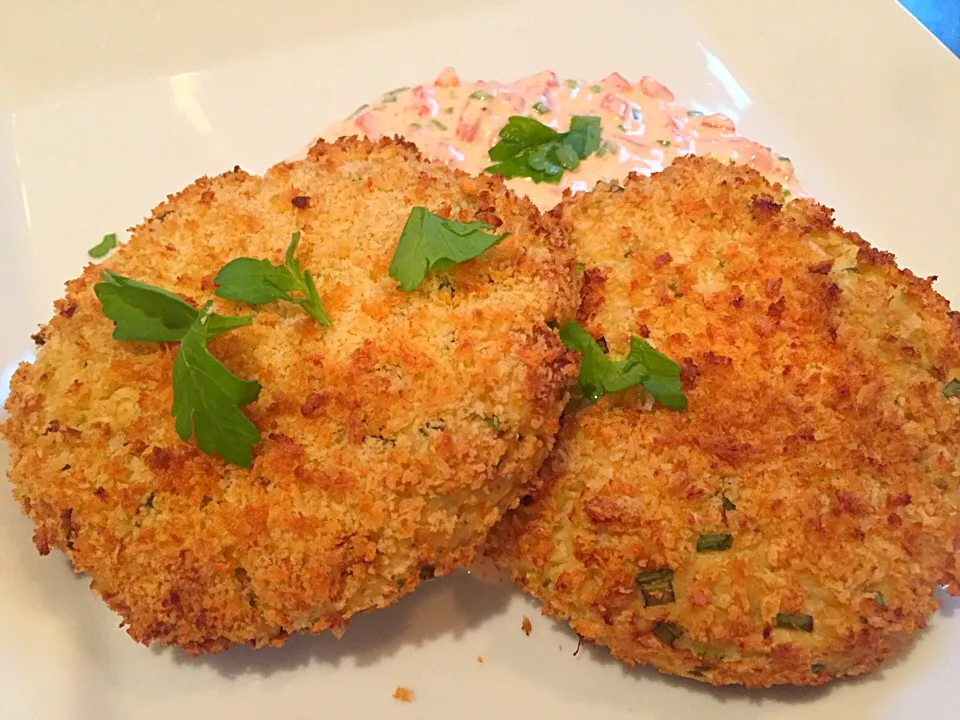 Snapdishの料理写真:Crab Cakes with Red Pepper Aioli|K Goodnessさん