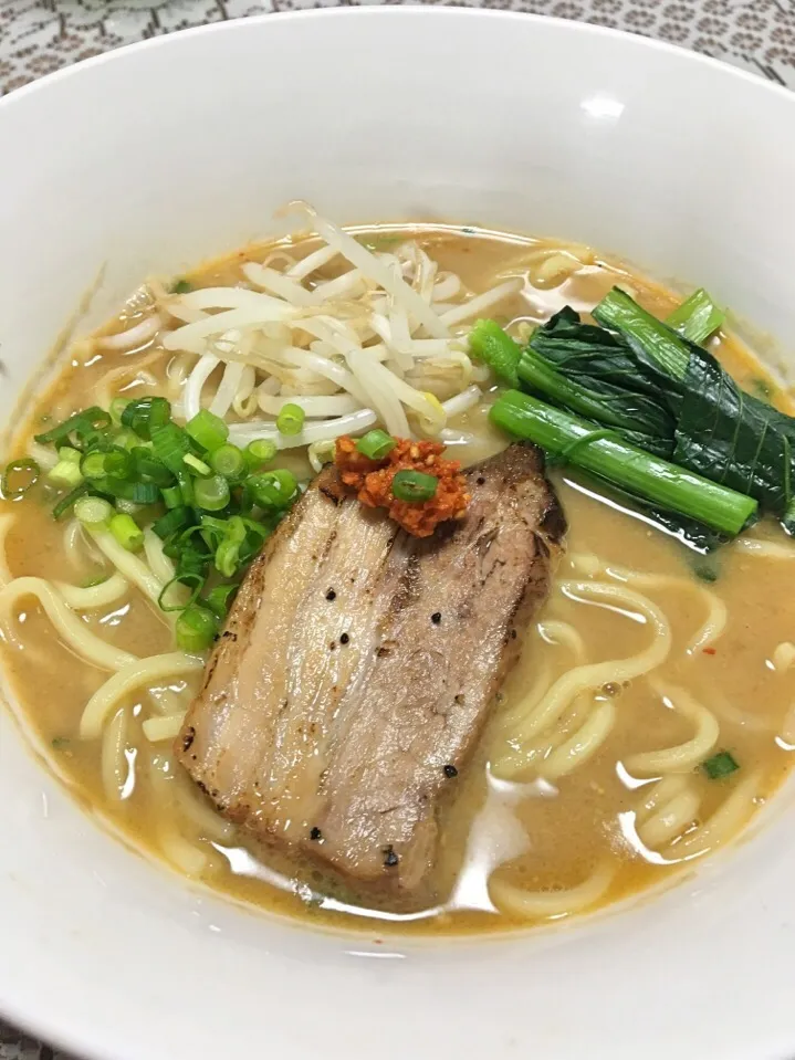 トロトロ豚軟骨を煮汁ごとミキサーにかけてスープに。 ナンチャッテ豚骨ラーメン。|ヨシヨシさん