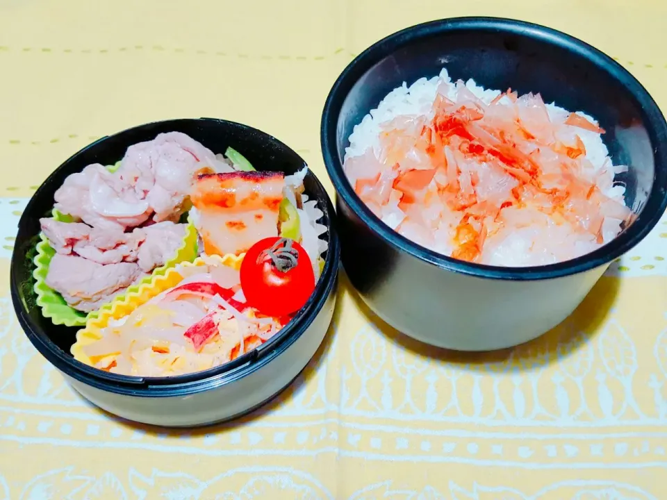 お弁当。生姜焼きと野菜カニカマ卵とじとナゲットともやしピーマン。|エリカさん