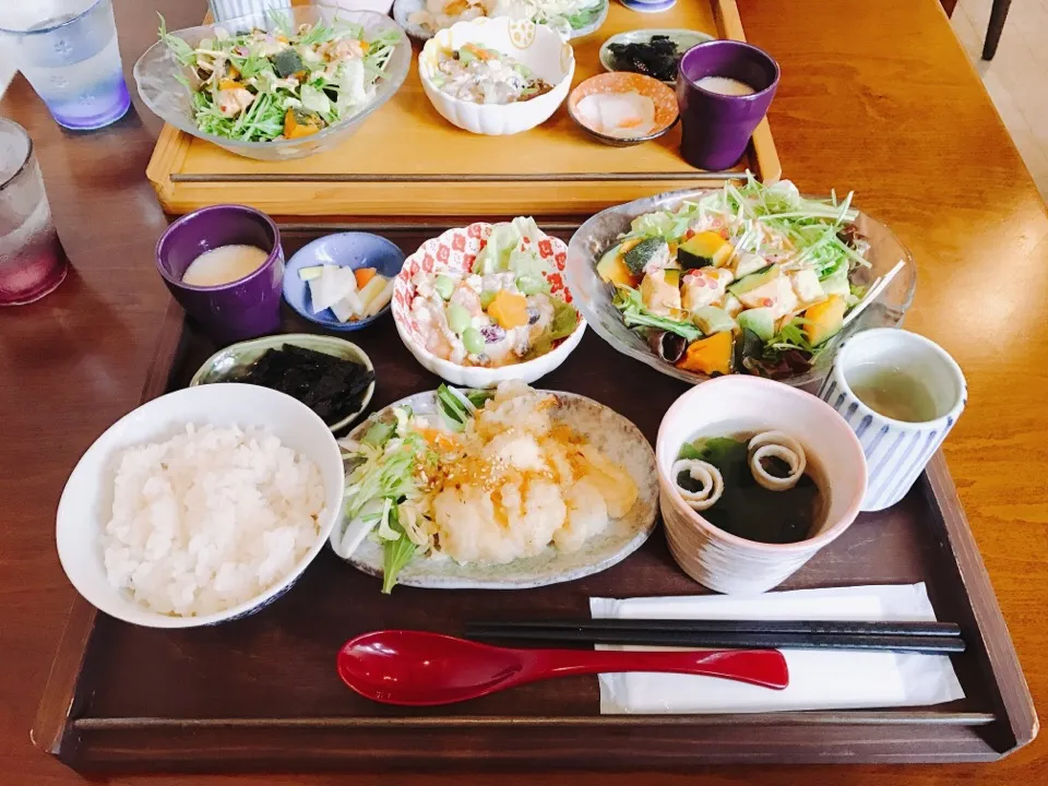 日替わり昼ごはん
鶏肉とエリンギの天ぷら
アボカドと栗かぼちゃのサラダ
MIXビーンズとしめじの白和え|ちゃみこさん