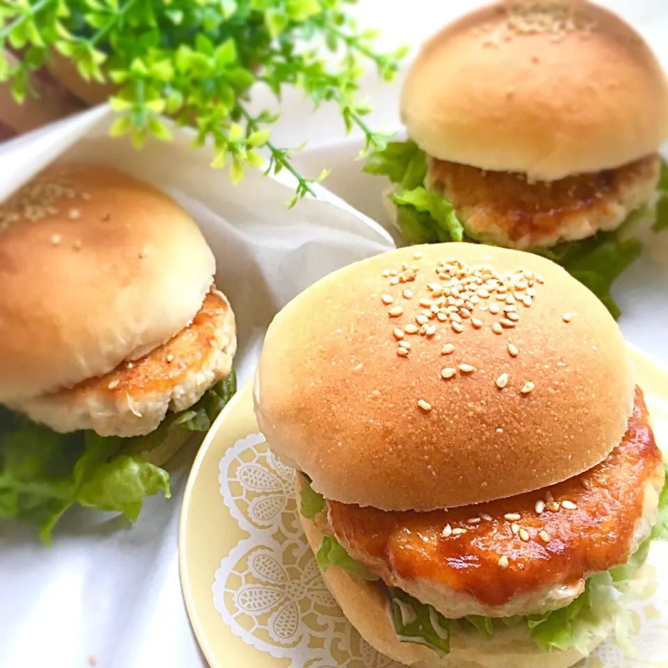 自家製バンズ使用！ ヘルシー♡鶏むねバーガー|料理研究一家「古川家」さん