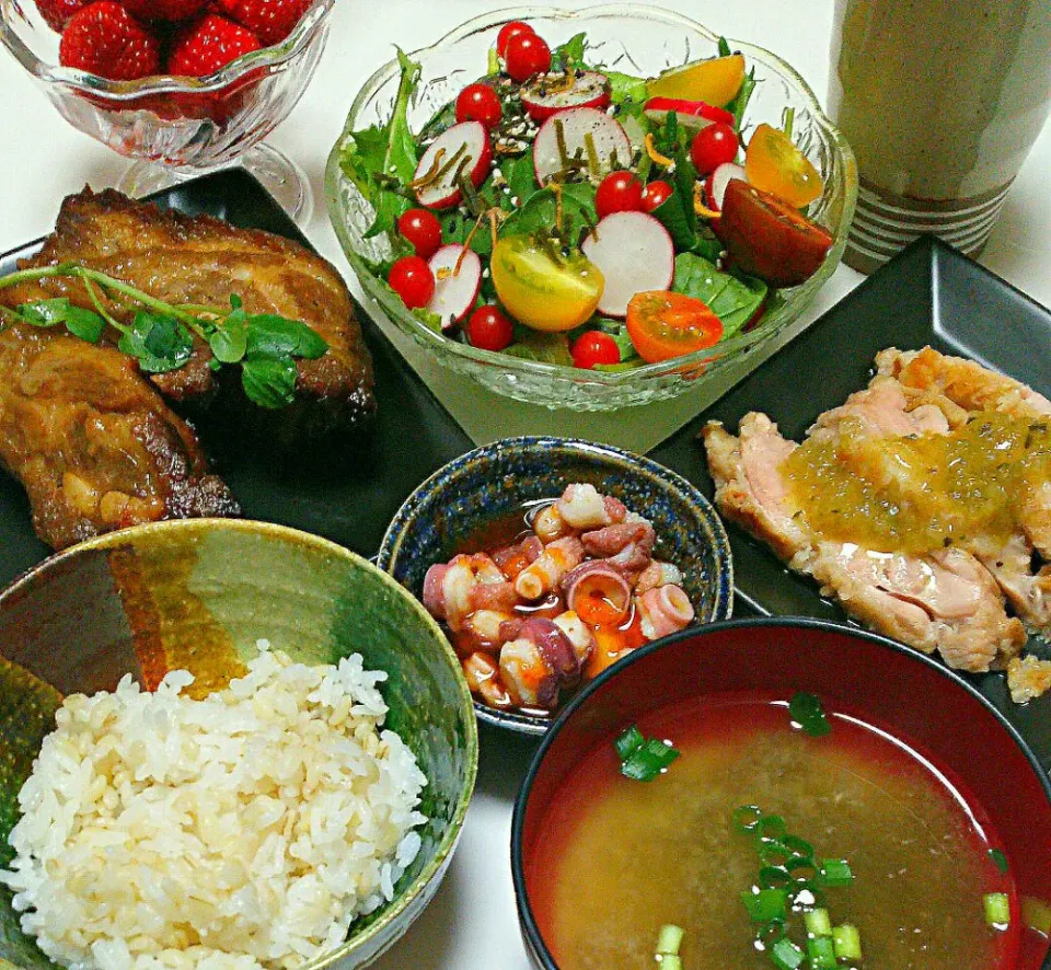 Snapdishの料理写真:Our daily table #Chicken #Grilled pork #Salad #Strawberries #Seafood🍴#おうちごはん #いつもの食卓 #うちごはん #酒のつまみ #いちご #とちおとめ|まめさん