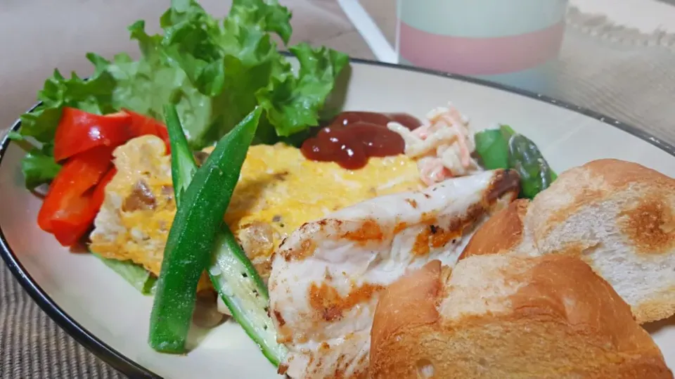 生野菜と焼き野菜中心な朝食|しあるさん