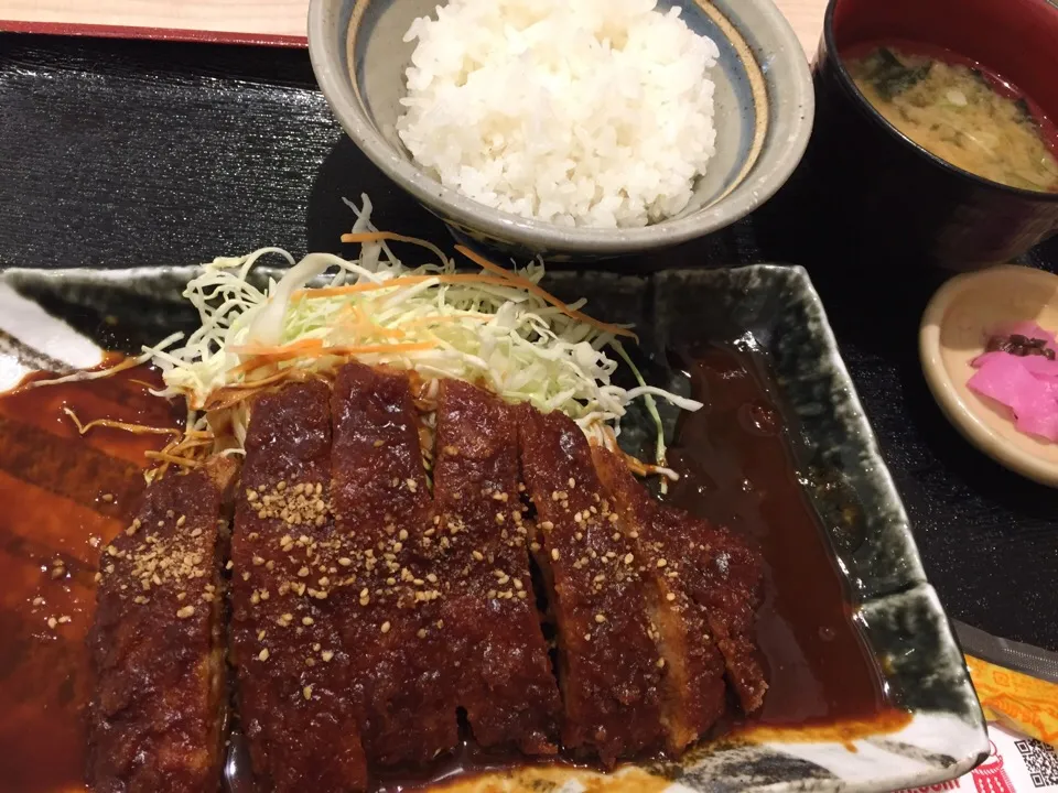 Snapdishの料理写真:ロースとんかつ定食🐽|まさとさん