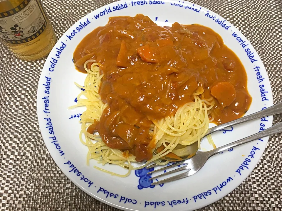 Snapdishの料理写真:#カレーパスタ
パスタに粉チーズとオレガノ混ぜてみたけど見かけも味もよくわからなかった…|hhhさん